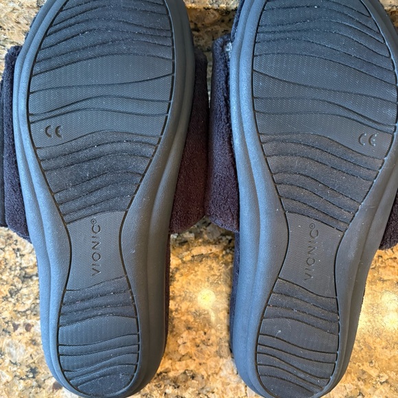 Vionic slippers - Picture 7 of 7